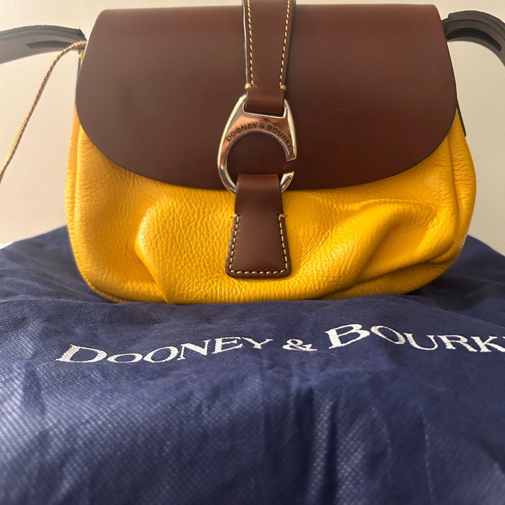 Women’s Crossbody used . Perfect for evening outings